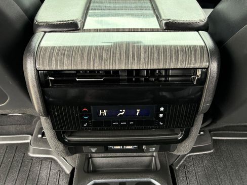Used 2022 Jeep Wagoneer Series III w/ Flexible Seating Group AWD/4WD image 31
