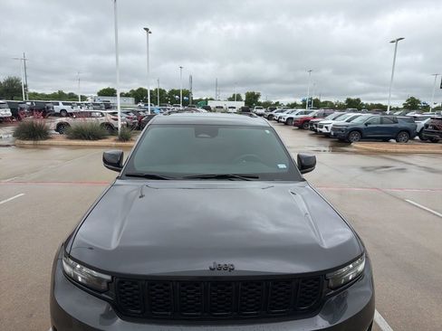 Used 2025 Jeep Grand Cherokee L Limited w/ Black Appearance Package image 7