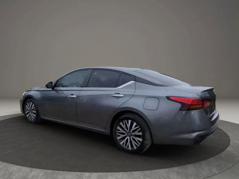 Used 2023 Nissan Altima 2.5 SV FWD image 3