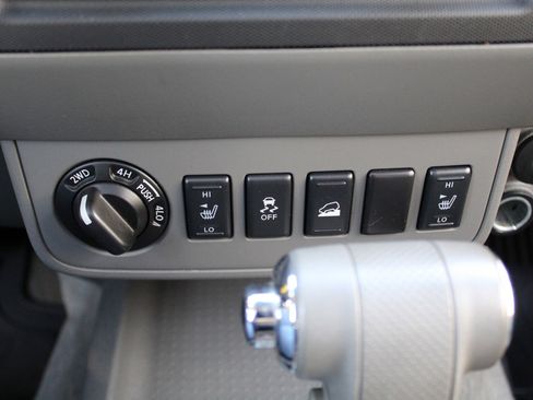 Used 2012 Nissan Frontier PRO-4X image 32