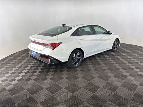 Used 2025 Hyundai Elantra SEL FWD image 6