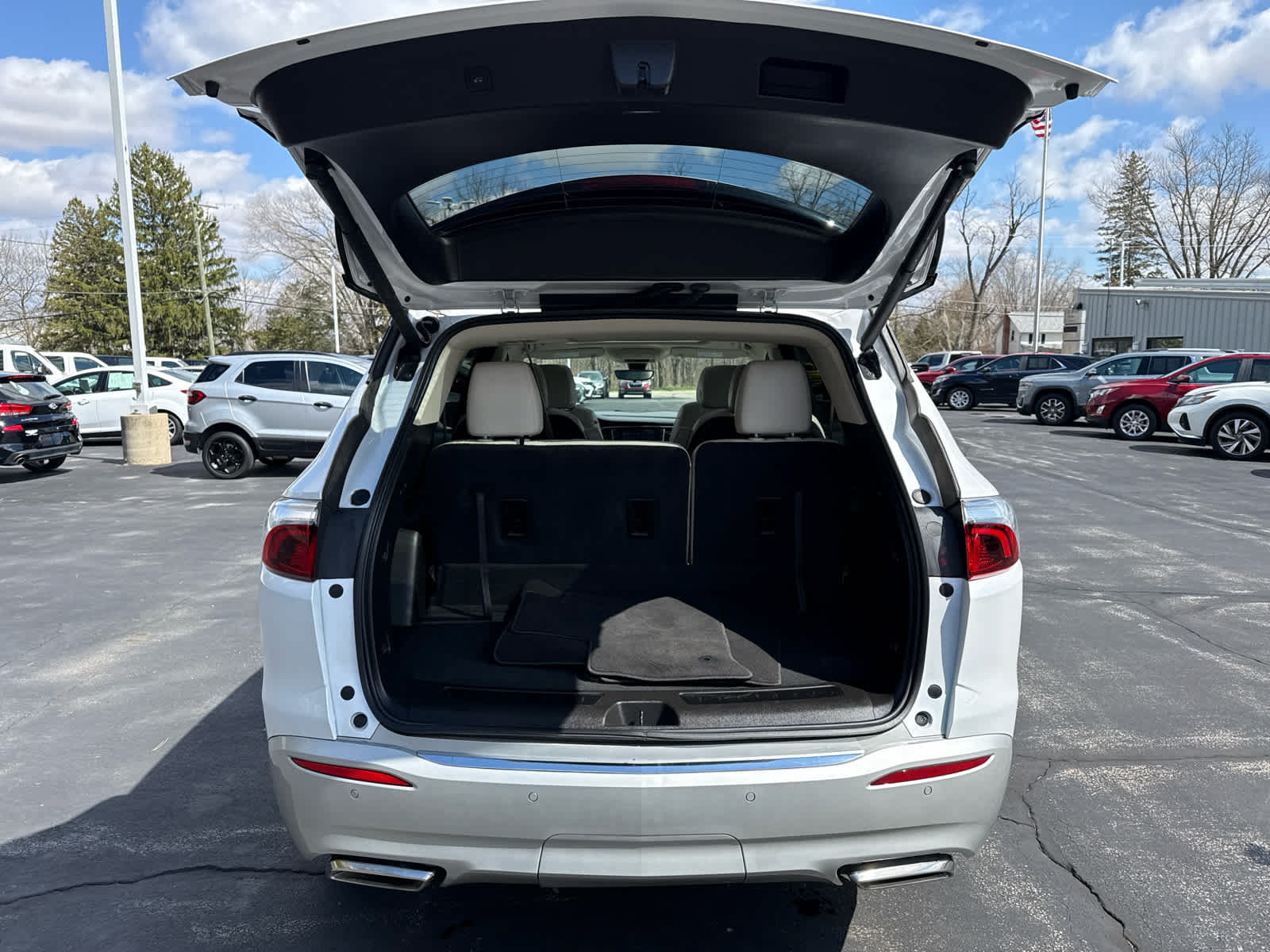 Used 2023 Buick Enclave Essence w/ Experience Buick Package AWD/4WD image 17
