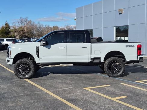 Used 2025 Ford F250 XLT w/ Black Appearance Package image 6
