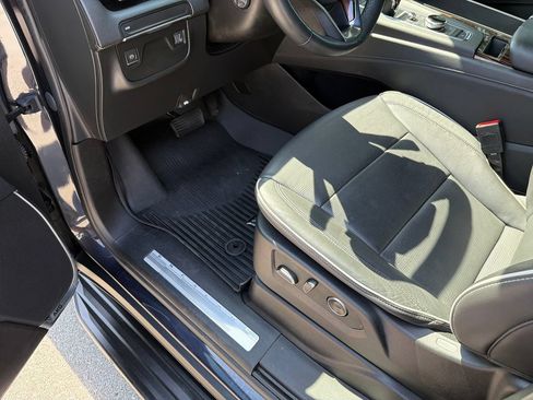 Used 2023 Cadillac Escalade ESV Premium Luxury RWD image 22