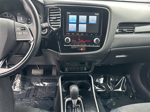 Used 2020 Mitsubishi Outlander SE image 22