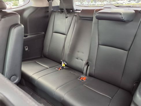 Used 2023 Toyota Highlander XLE FWD image 23