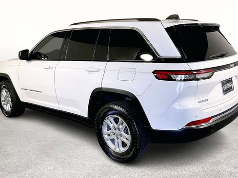 Used 2023 Jeep Grand Cherokee Laredo image 17