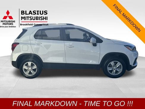 Used 2022 Chevrolet Trax LT w/ LT Convenience Package image 9