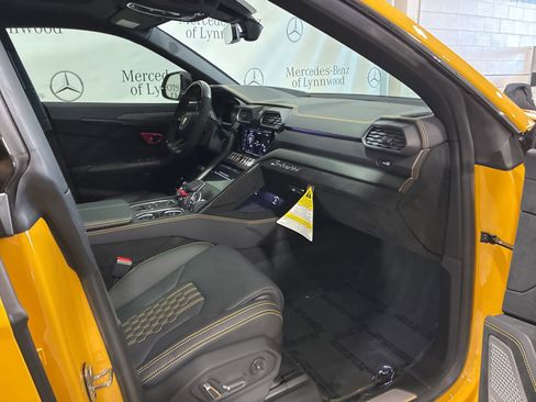 Used 2024 Lamborghini Urus Performante image 29