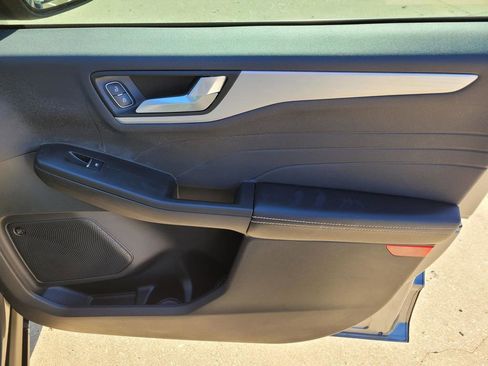 Used 2023 Ford Escape Platinum w/ Premium Technology Package image 8