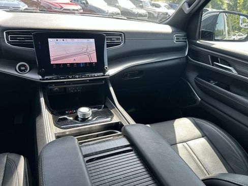 Used 2024 Jeep Wagoneer L Series II w/ Flexible Seating Group AWD/4WD image 18