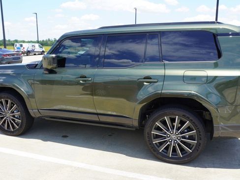 Used 2026 Lexus GX 550 w/ Accessory Package (2T) AWD/4WD image 5