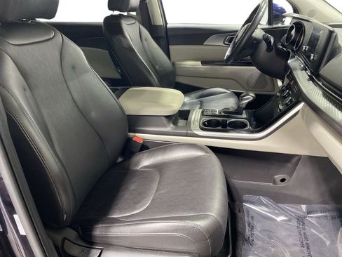 Used 2024 Kia Carnival LX FWD image 26