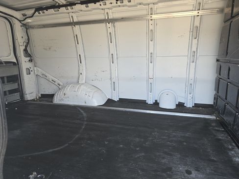 Used 2021 Chevrolet Express 2500 RWD 2500 135 w/ Driver Convenience Package image 11