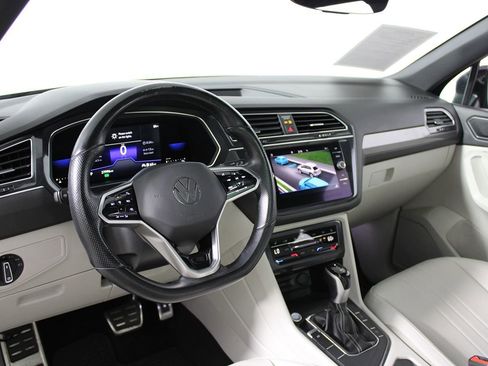 Used 2022 Volkswagen Tiguan SE R-Line image 7