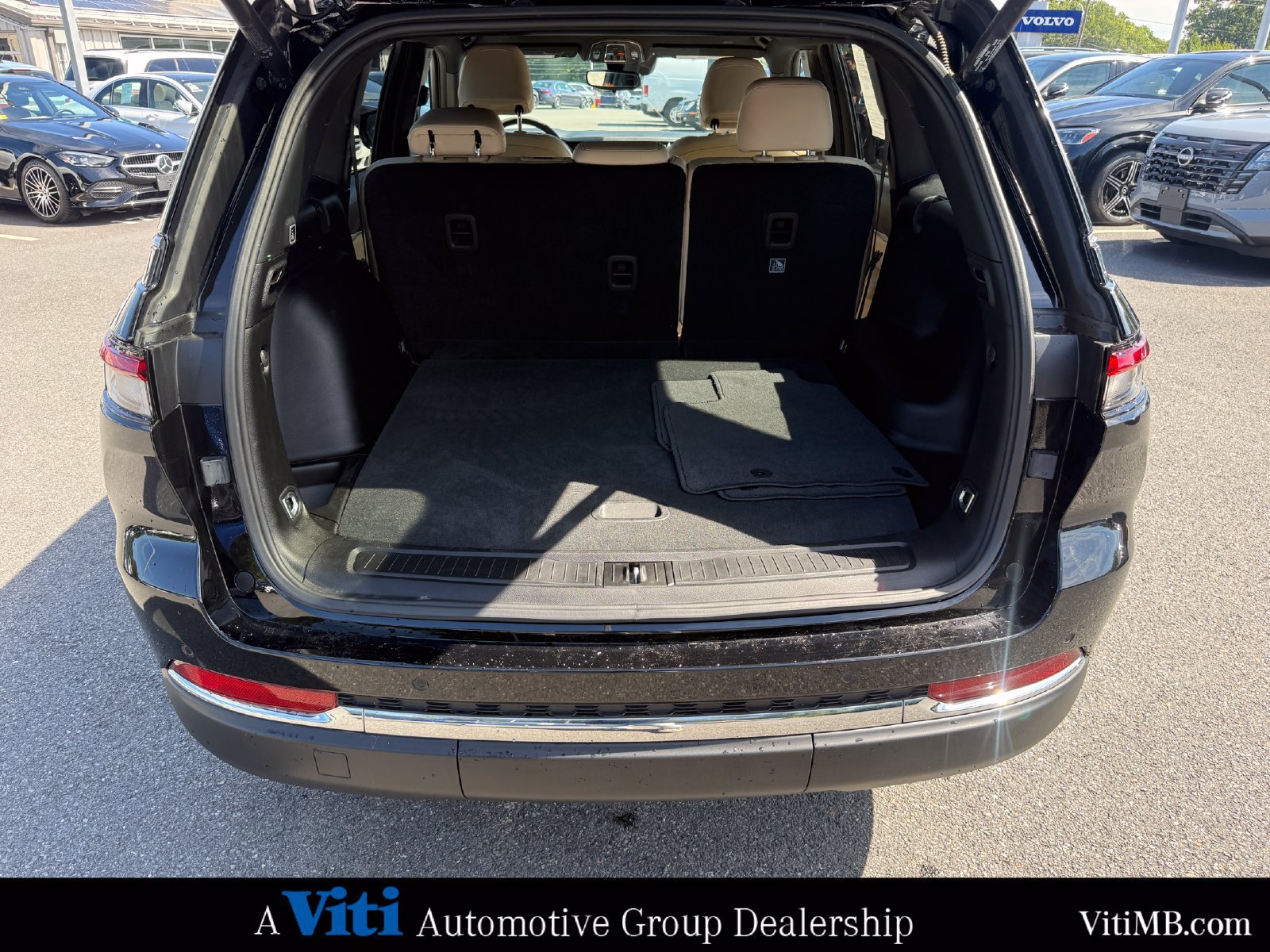 Used 2023 Jeep Grand Cherokee Limited AWD/4WD image 24