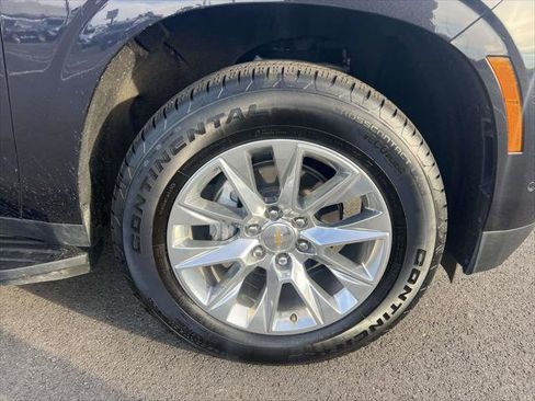 Used 2025 Chevrolet Suburban Premier image 8