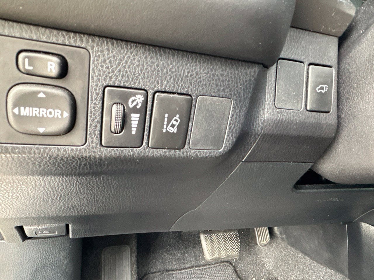 Used 2018 Toyota RAV4 SE w/ Power Extra Value Package FWD image 6