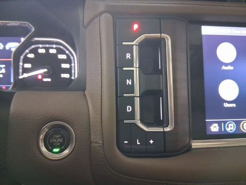 Used 2021 GMC Yukon XL Denali w/ Denali Premium Package image 16