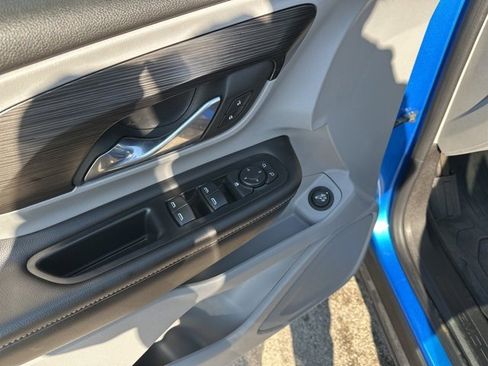 Used 2024 GMC Terrain SLE w/ Driver Convenience Package image 19