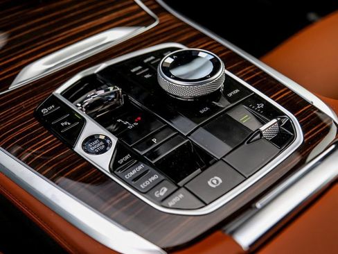 New 2026 BMW X7 M60i image 14