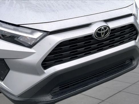 Used 2024 Toyota RAV4 XLE FWD image 29