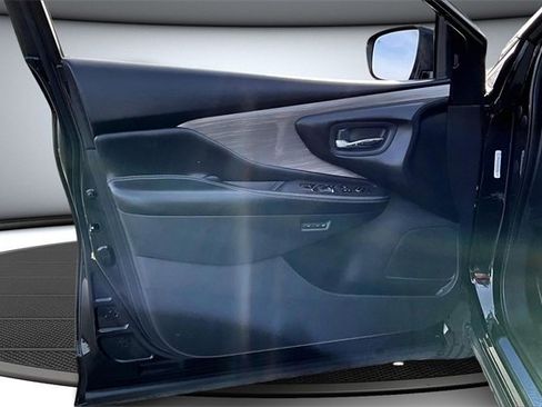 Certified 2017 Nissan Murano Platinum w/ Platinum Technology Package image 20