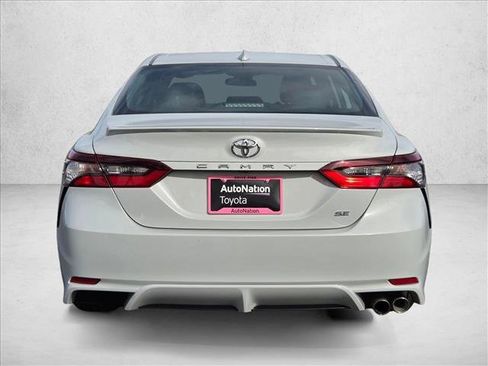 Used 2024 Toyota Camry SE image 7