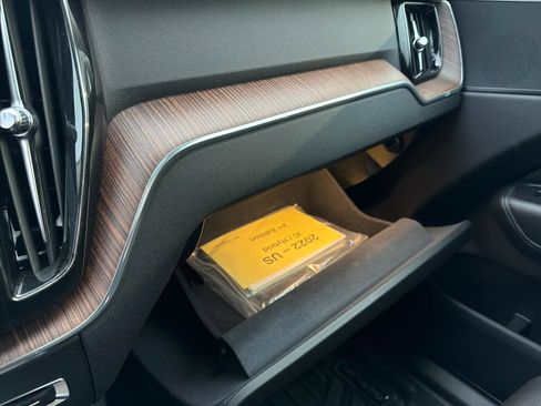 Used 2022 Volvo XC60 B5 Momentum w/ Climate Package image 25