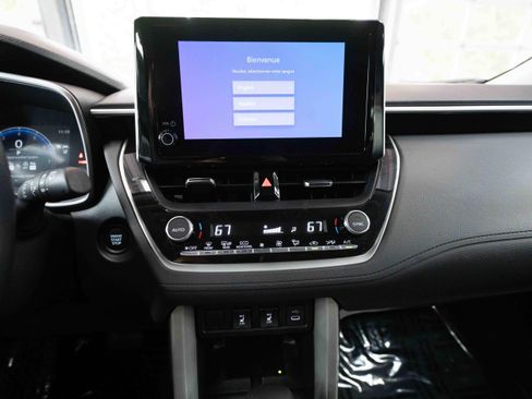 Used 2025 Toyota Corolla Cross XLE AWD/4WD image 17