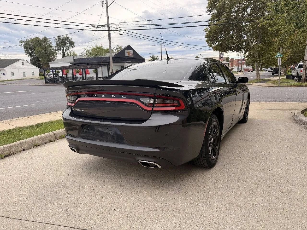 Used 2019 Dodge Charger SXT RWD image 7