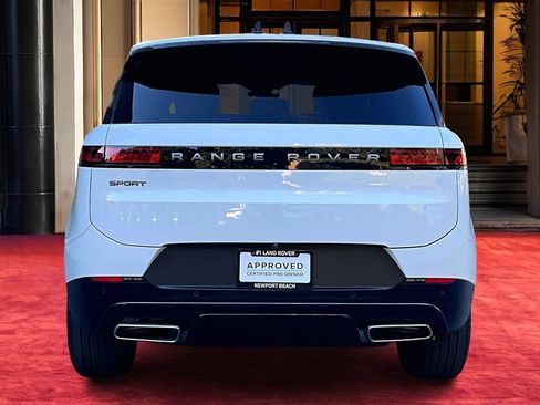 Used 2025 Land Rover Range Rover Sport image 3