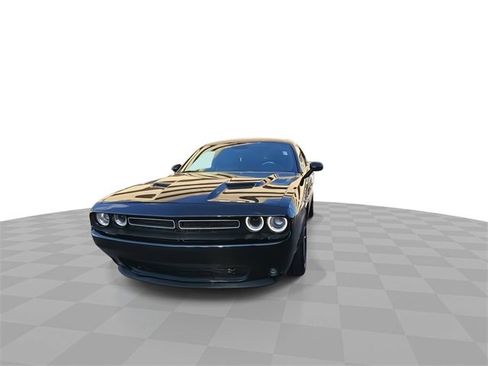 Used 2015 Dodge Challenger SXT w/ Driver Convenience Group image 3