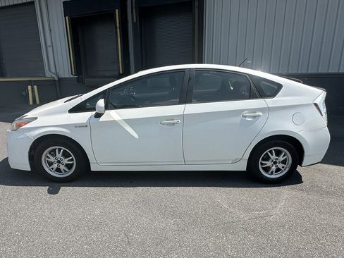 Used 2011 Toyota Prius Five image 2