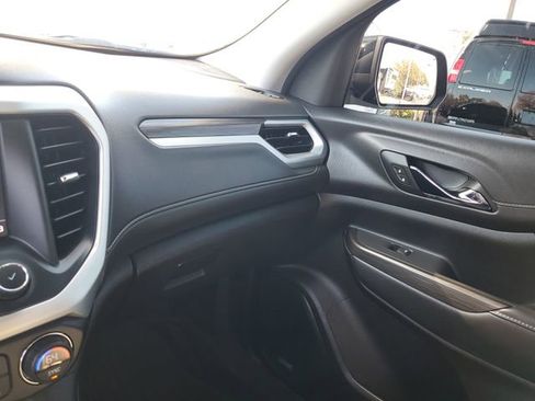 Used 2022 GMC Acadia SLT w/ Elevation Edition image 25