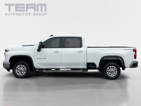 Used 2024 Chevrolet Silverado 2500 LT AWD/4WD image 4