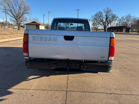 Used 1987 Nissan Pickup 2WD King Cab image 22