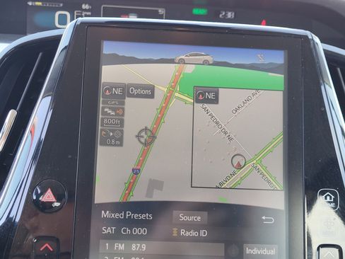 Used 2018 Toyota Prius Four Touring w/ Premium Convenience Package image 29