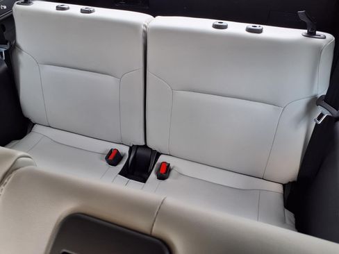 Used 2025 Mitsubishi Outlander SE AWD/4WD image 8