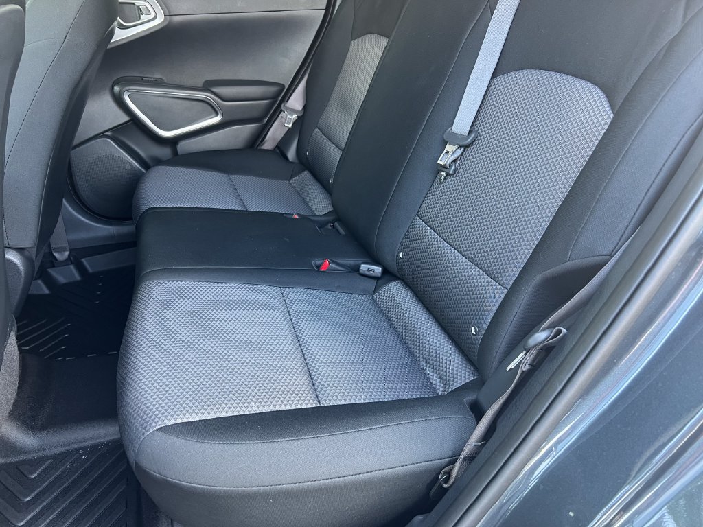 Used 2025 Kia Soul LX w/ LX Technology Package FWD image 13