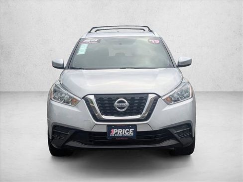 Used 2019 Nissan Kicks SV w/ Exterior Package FWD image 2