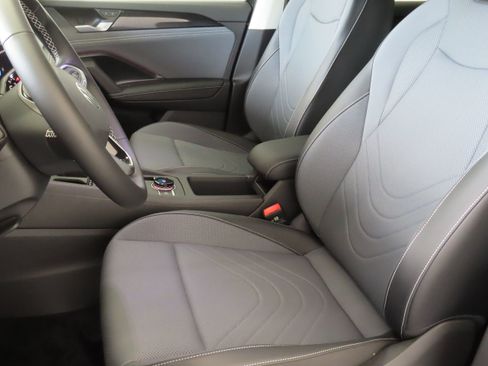 New 2026 Volkswagen Tiguan SE image 12