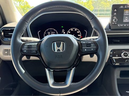 Used 2025 Honda Pilot EX-L image 8