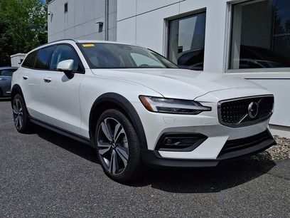 Used 2025 Volvo V60 B5 Cross Country Plus