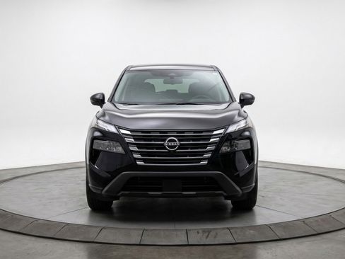 Used 2025 Nissan Rogue SV FWD image 2