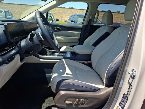 New 2026 Kia Carnival EX FWD image 9