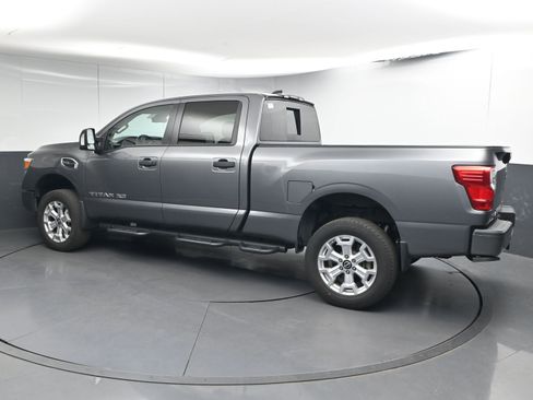 Used 2023 Nissan Titan SV w/ SV Convenience Package image 6