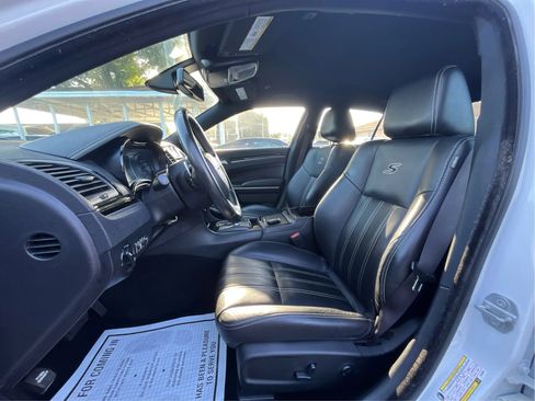 Used 2020 Chrysler 300 S RWD image 9