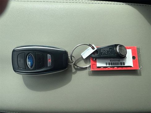 Used 2024 Subaru Ascent Premium w/ Convenience Package image 4