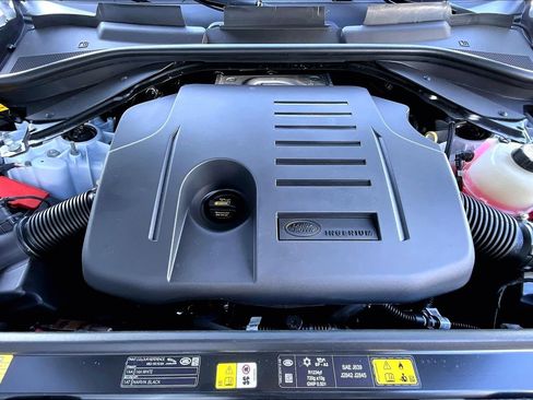 Used 2025 Land Rover Range Rover SE image 11